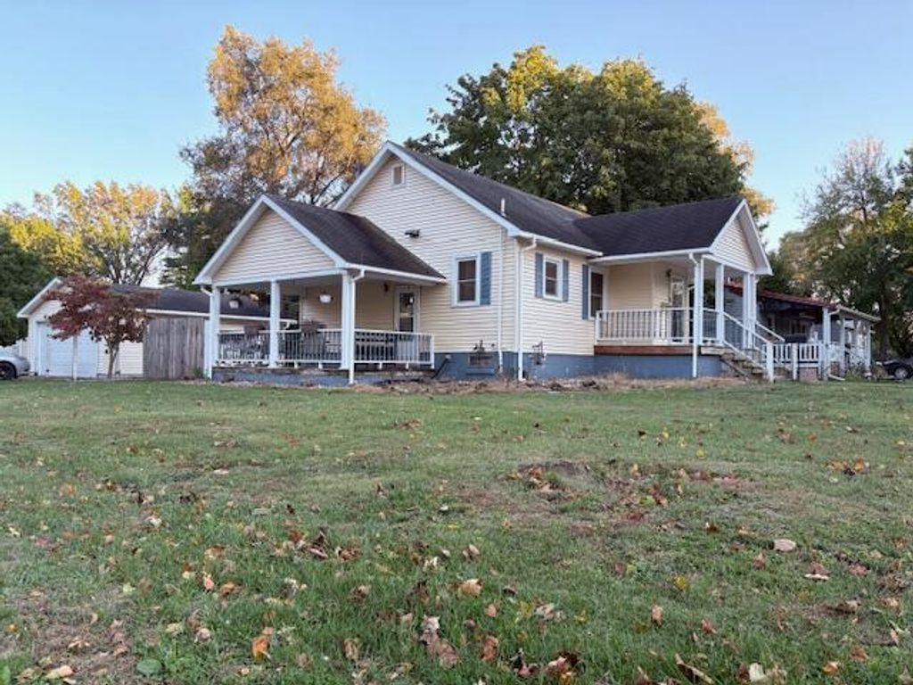 Photo of 809 N 3rd Street, Kentland, IN 47951 (MLS # 838089)