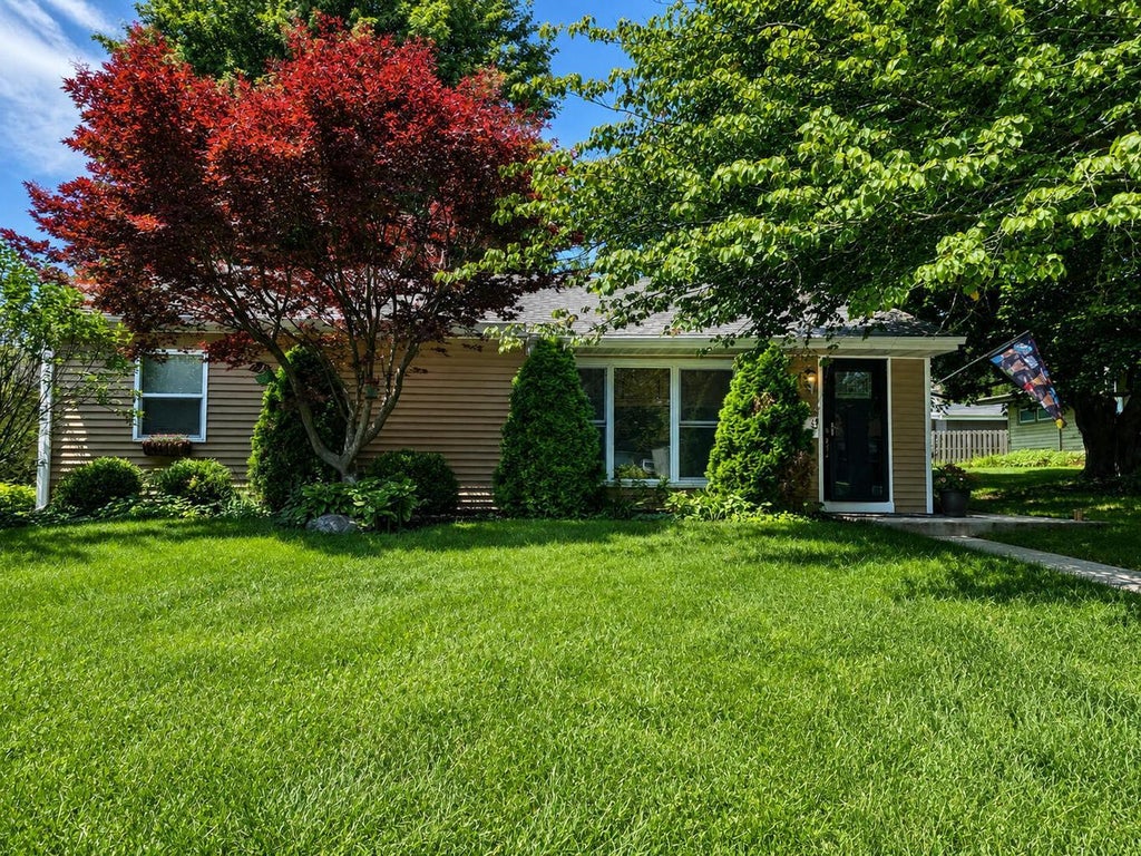 Photo of 1305 Napoleon Street, Valparaiso, IN 46383 (MLS # 845018)