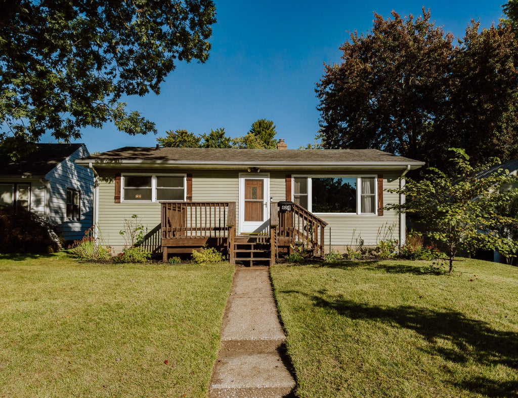 Photo of 424 S Dickson Street, Michigan City, IN 46360 (MLS # 846710)