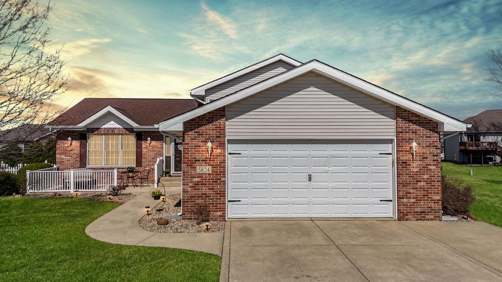 Photo of 5824 Arrowhead Court, Schererville, IN 46375 (MLS # 836047)