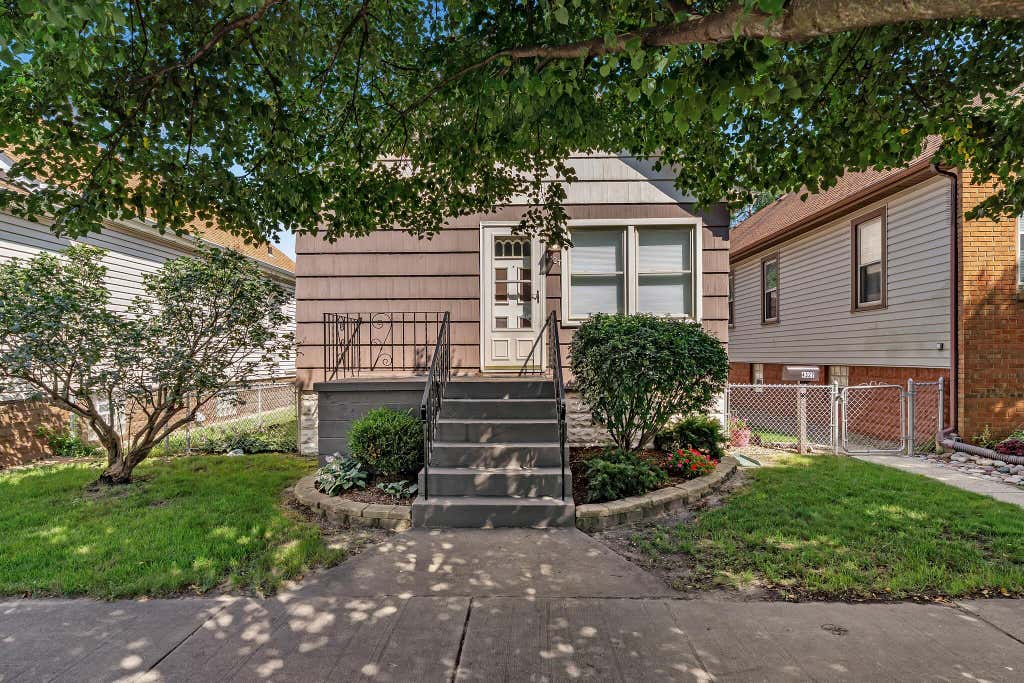 Photo of 4327 Grover Avenue, Hammond, IN 46327 (MLS # 844185)