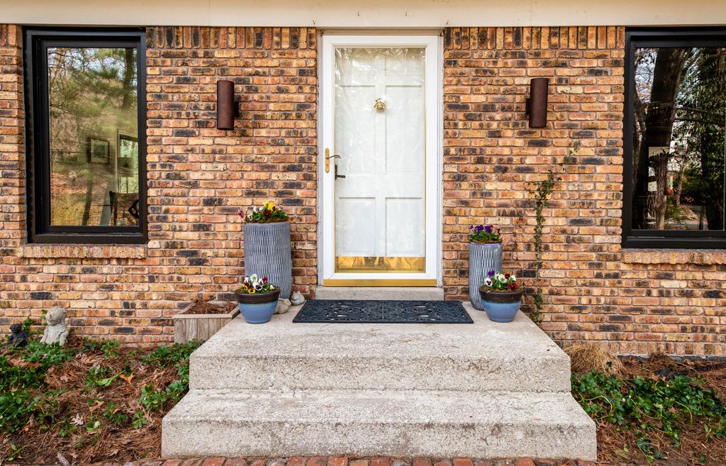 Photo of 20 Crest Drive, Dune Acres, IN 46304 (MLS # 835734)