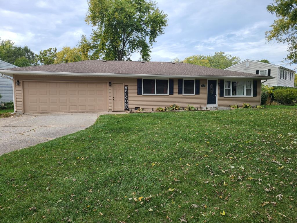 Photo of 764 Timberline Pkwy, Valparaiso, IN 46385 (MLS # 829269)