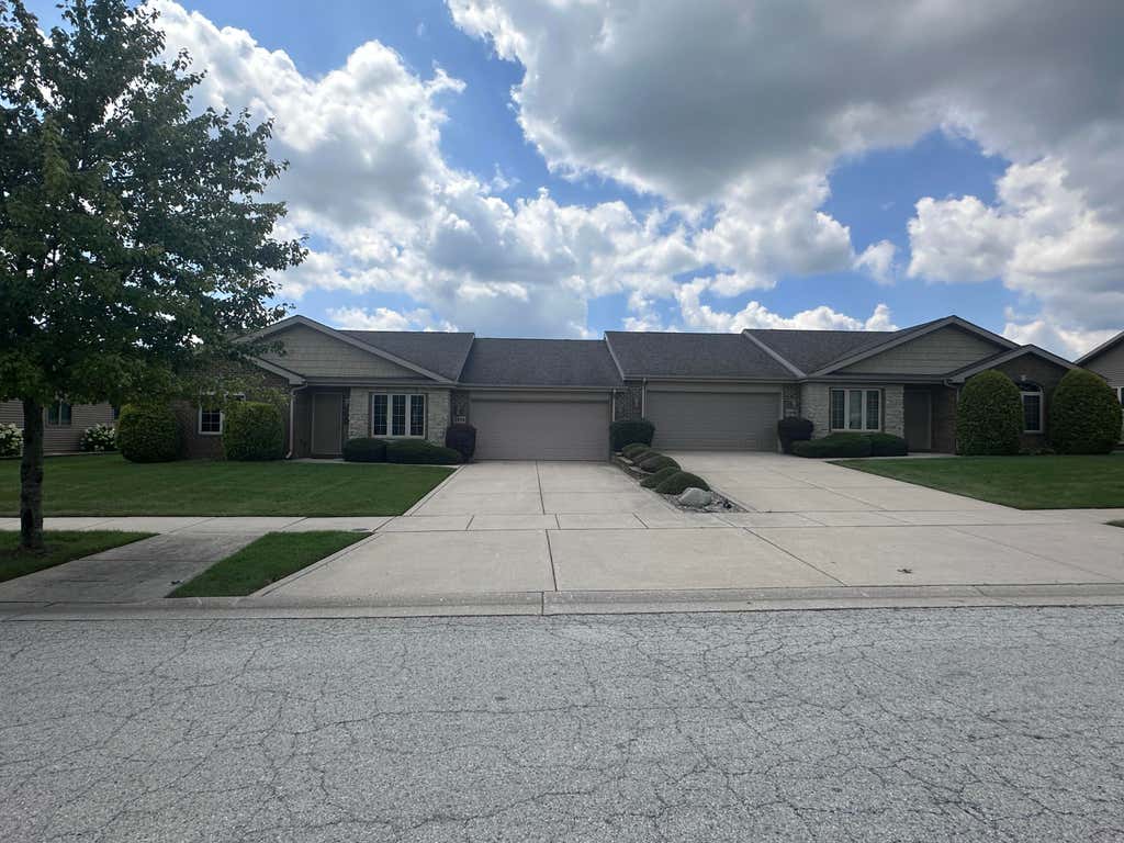 Photo of 9898 Hart Street, Saint John, IN 46373 (MLS # 843656)