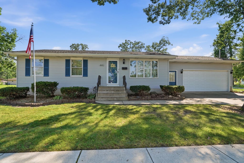 Photo of 446 N Glenwood Drive, Griffith, IN 46319 (MLS # 844827)