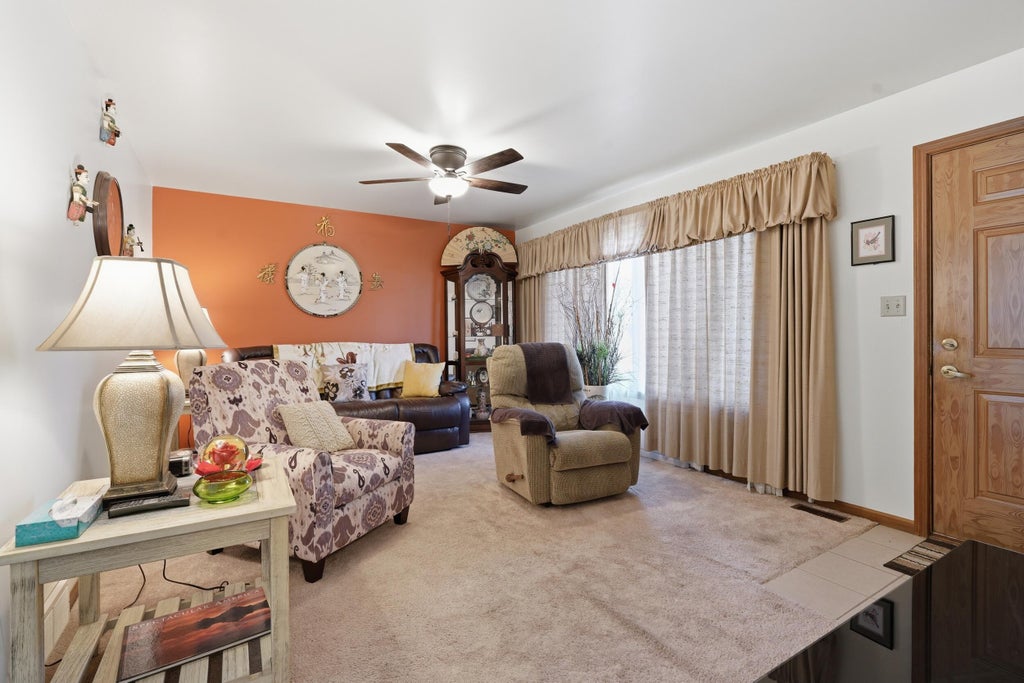 Photo of 446 N Glenwood Drive, Griffith, IN 46319 (MLS # 844827)