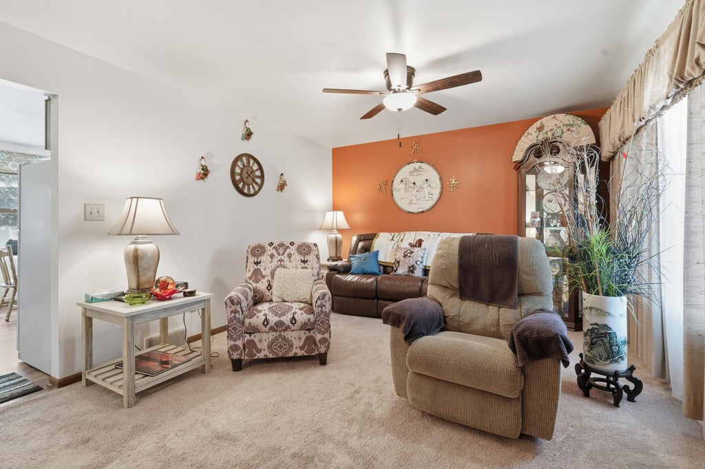 Photo of 446 N Glenwood Drive, Griffith, IN 46319 (MLS # 844827)