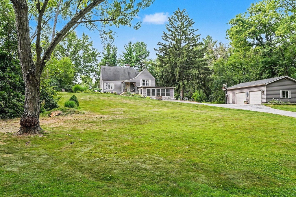 Photo of 228 W Joliet Road, Valparaiso, IN 46385 (MLS # 842903)