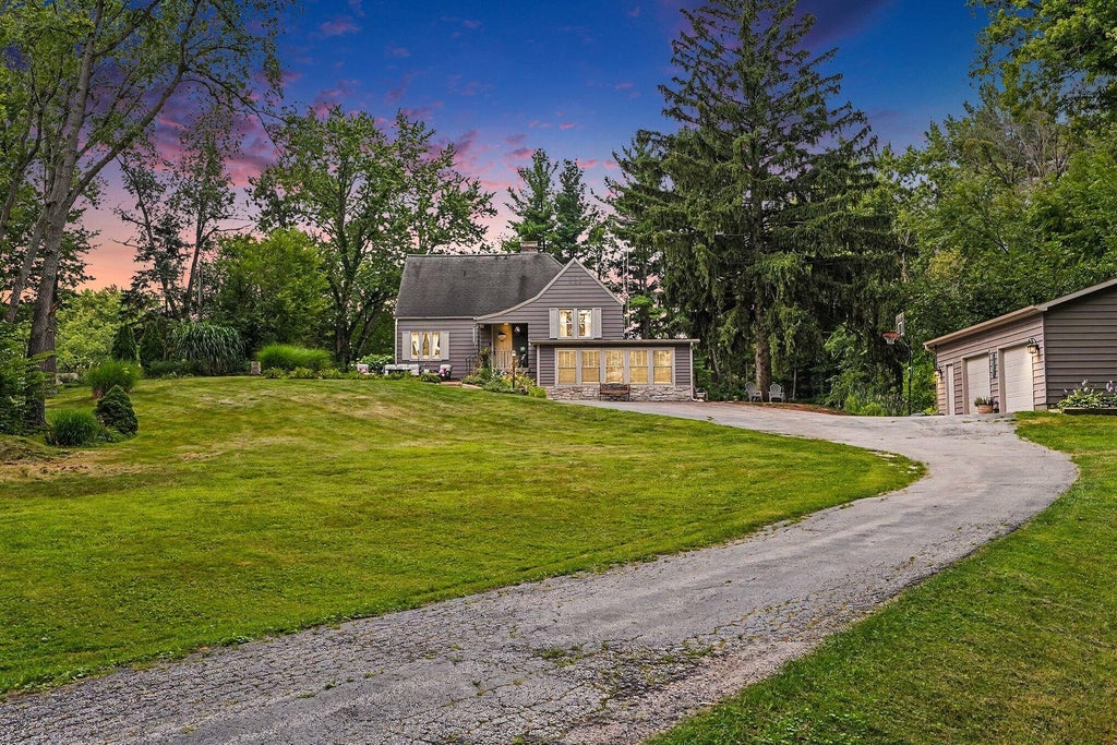 Photo of 228 W Joliet Road, Valparaiso, IN 46385 (MLS # 842903)