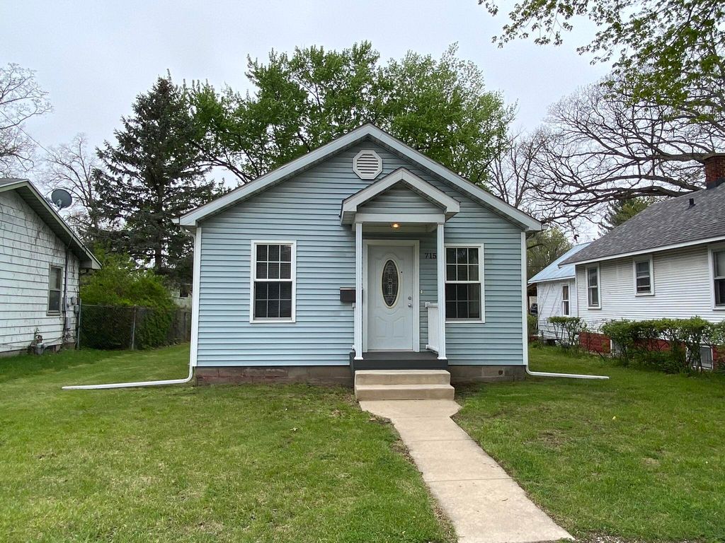 Photo of 715 S Ashland Avenue, Michigan City, IN 46360 (MLS # 838119)