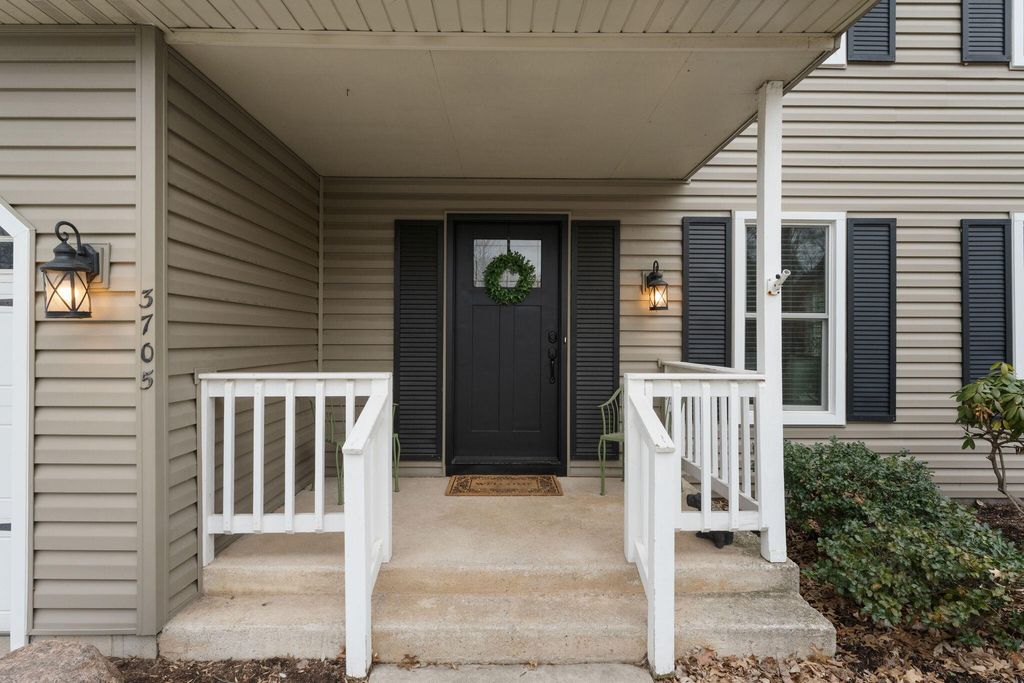 Photo of 3705 Hemlock Drive, Valparaiso, IN 46383 (MLS # 834423)