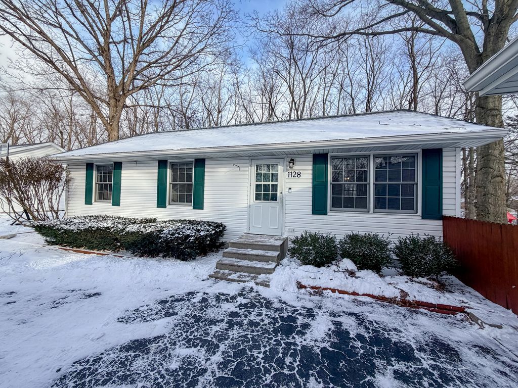 Photo of 1128 Earl Road, Michigan City, IN 46360 (MLS # 833241)