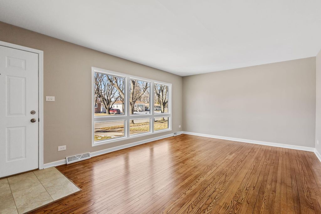 Photo of 8941 Ohio Place, Highland, IN 46322 (MLS # 834683)