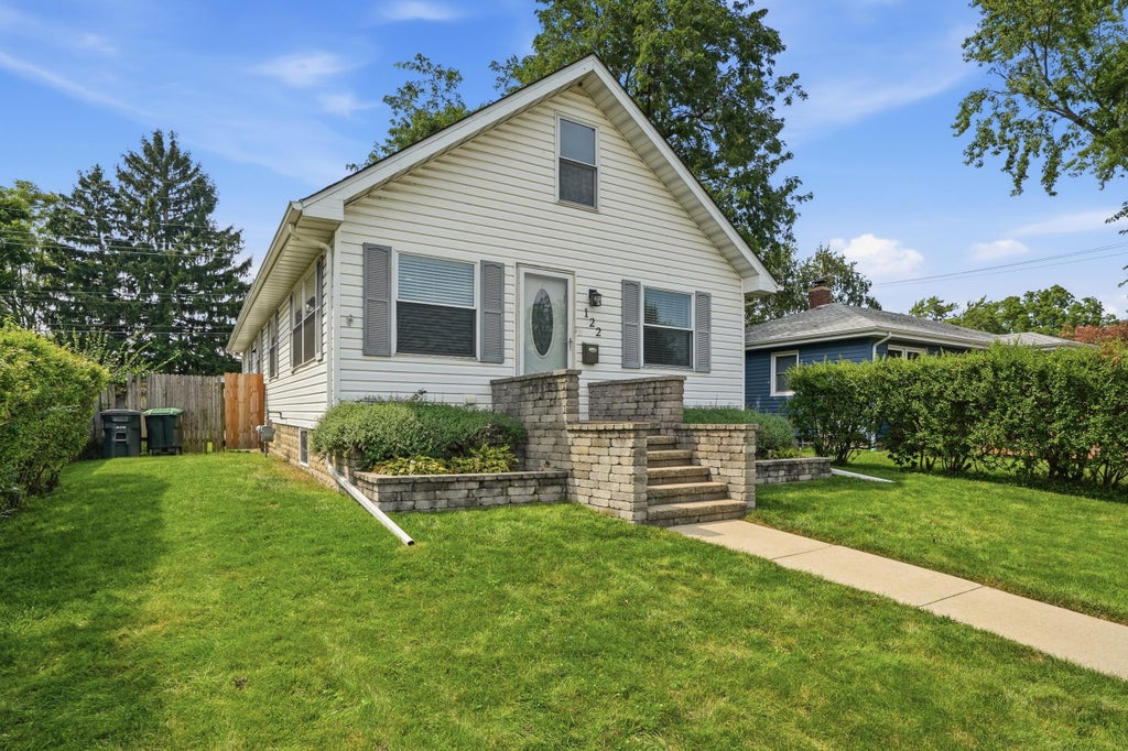 Photo of 122 N Connecticut Street, Hobart, IN 46342 (MLS # 844153)