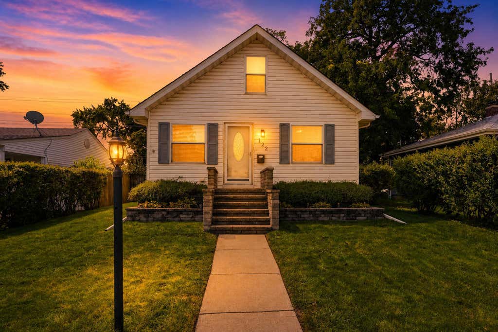 Photo of 122 N Connecticut Street, Hobart, IN 46342 (MLS # 844153)