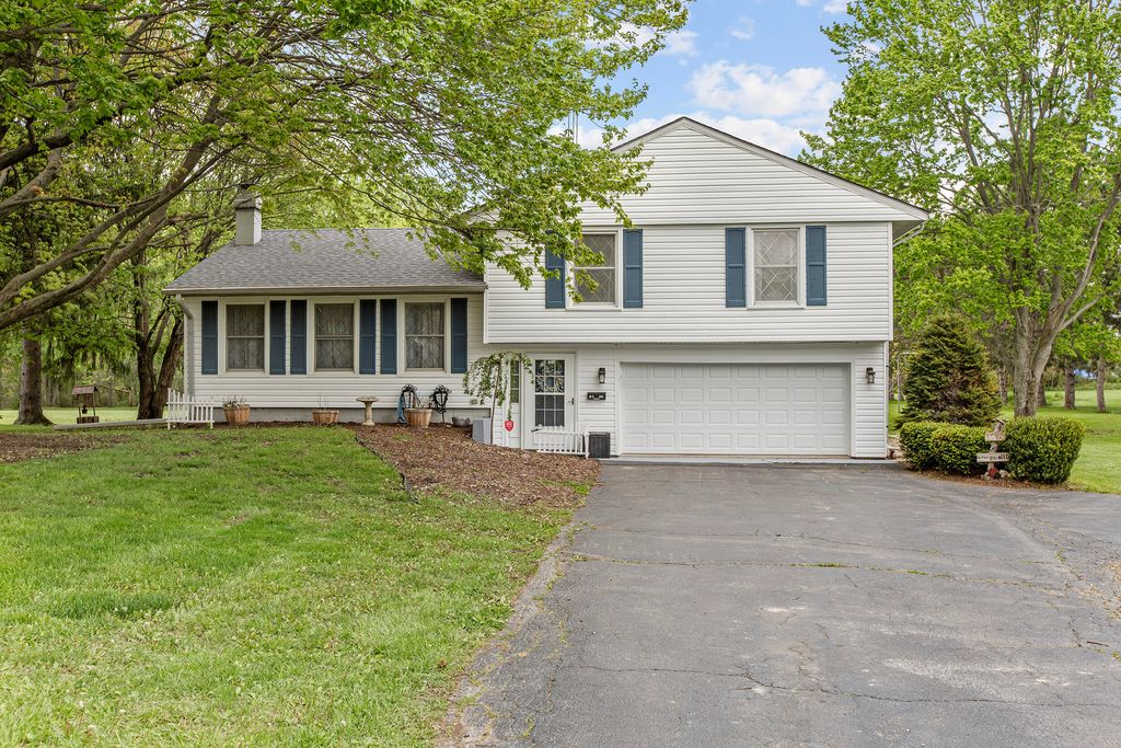 Photo of 81 E Division Road, Valparaiso, IN 46383 (MLS # 838169)