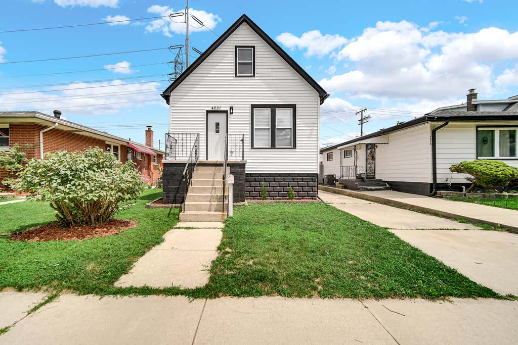 Photo of 4231 Torrence Avenue, Hammond, IN 46327 (MLS # 843086)
