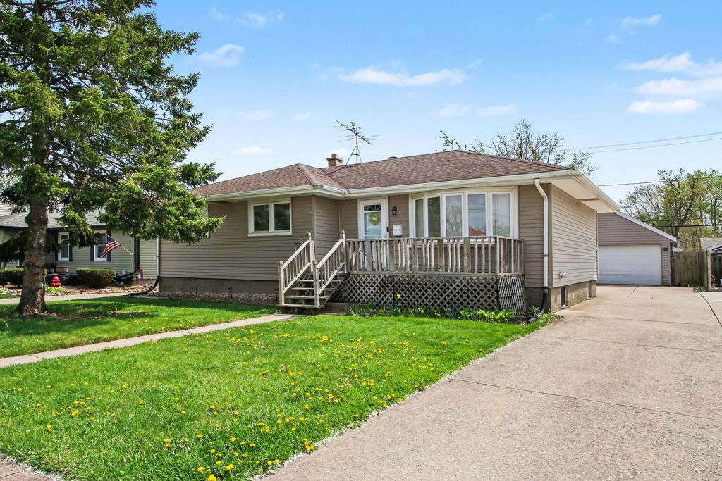 Photo of 3018 Lincoln Street, Highland, IN 46322 (MLS # 837354)