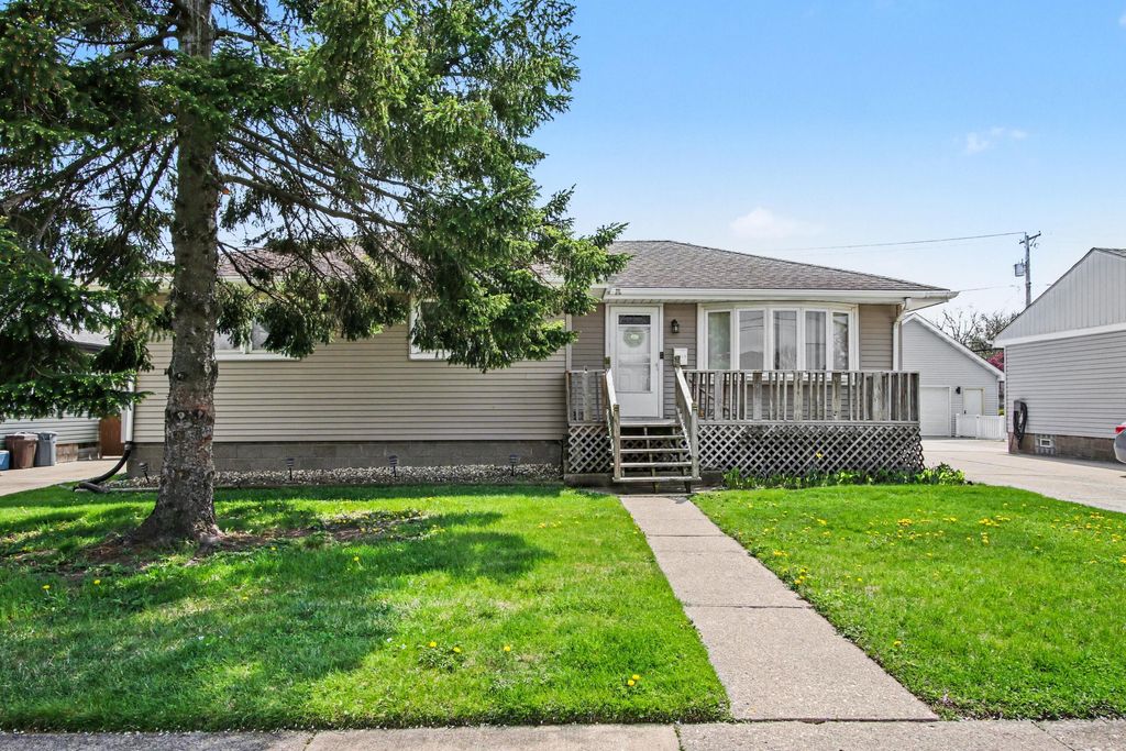 Photo of 3018 Lincoln Street, Highland, IN 46322 (MLS # 837354)