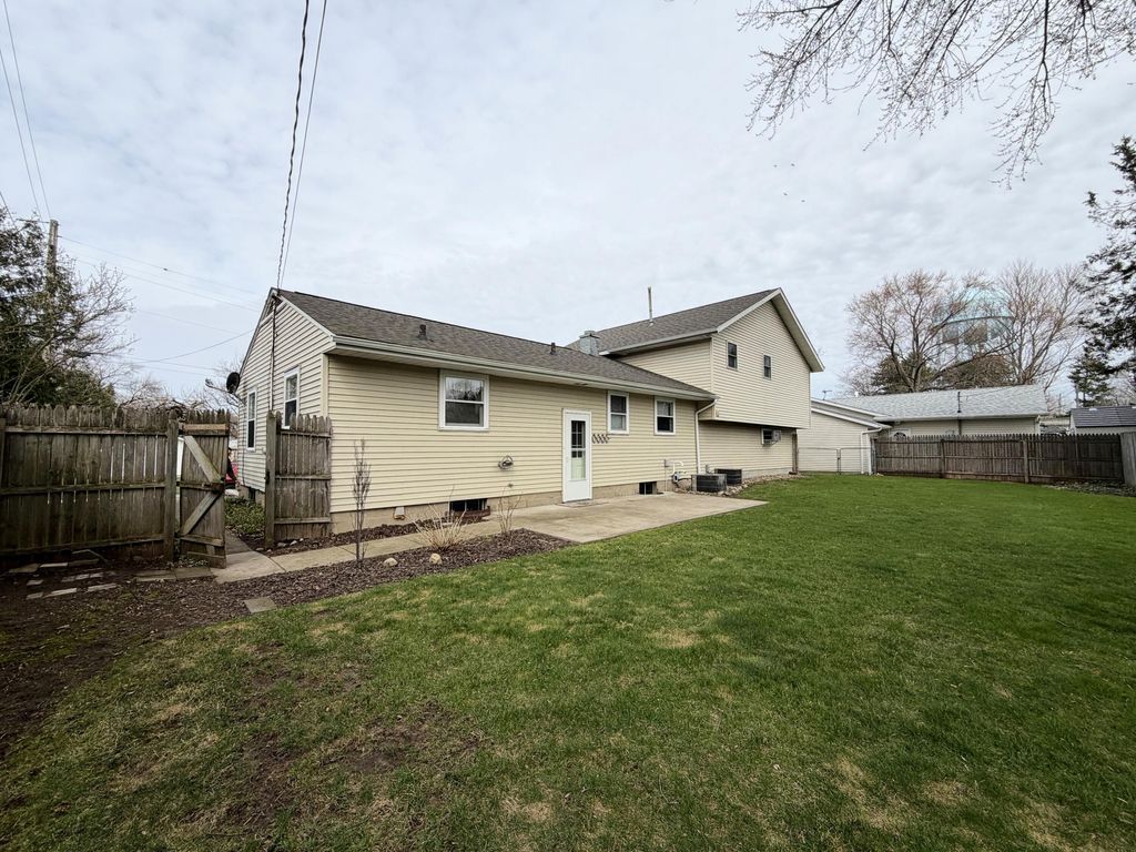 Photo of 827 Eason Court, La Porte, IN 46350 (MLS # 836189)