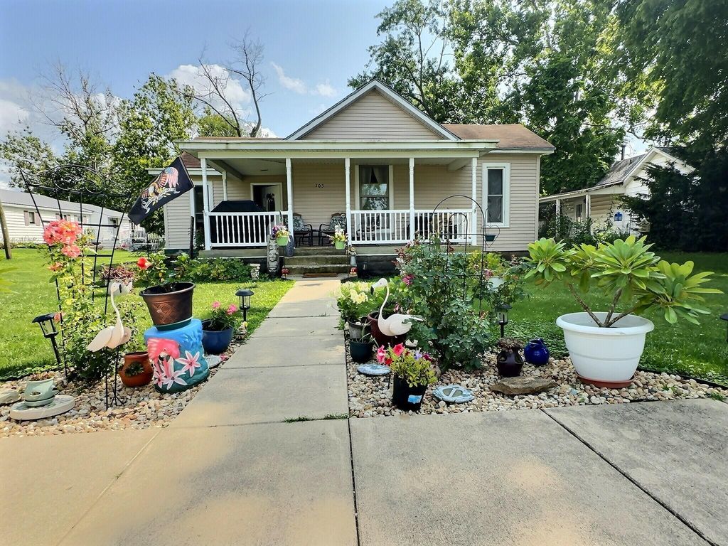 Photo of 103 W Goss Street, Kentland, IN 47951 (MLS # 837701)