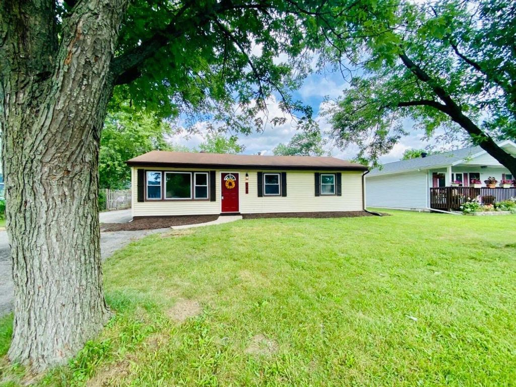 Photo of 745 Juniper Road, Valparaiso, IN 46385 (MLS # 838910)