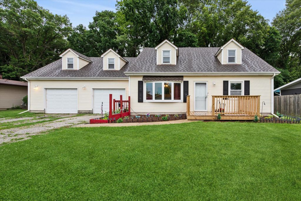 Photo of 371 W 550 N, Valparaiso, IN 46385 (MLS # 840927)