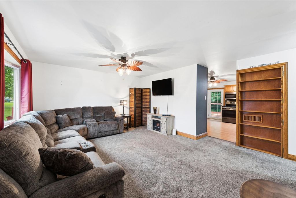 Photo of 371 W 550 N, Valparaiso, IN 46385 (MLS # 840927)