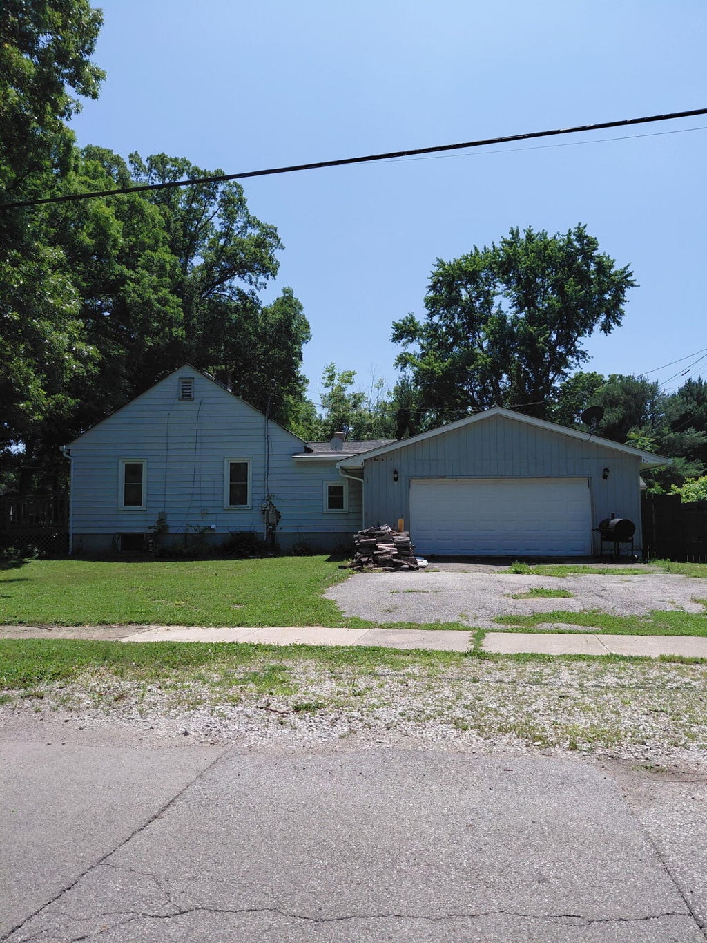 Photo of 2770 Oakwood Street, Portage, IN 46368 (MLS # 841775)