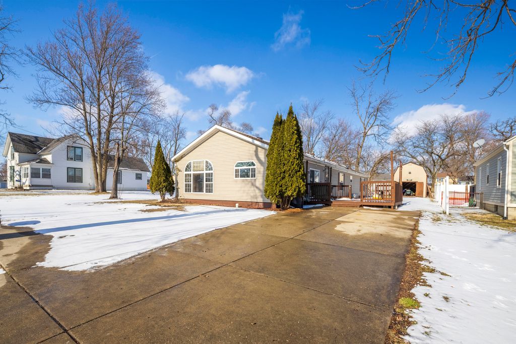 Photo of 409 W South Street, Hebron, IN 46341 (MLS # 833161)