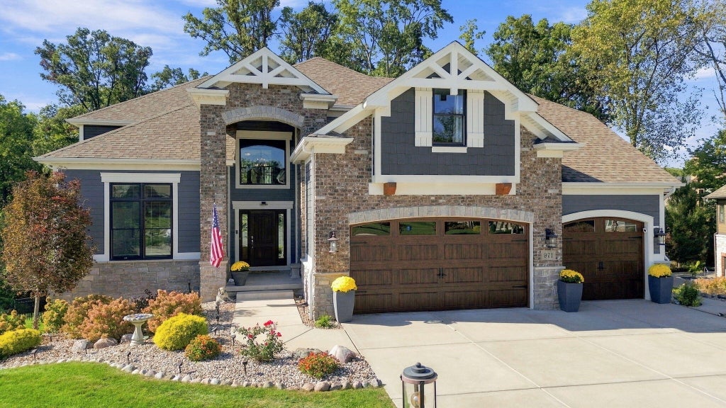Photo of 971 Theresa Drive, Crown Point, IN 46307 (MLS # 846587)