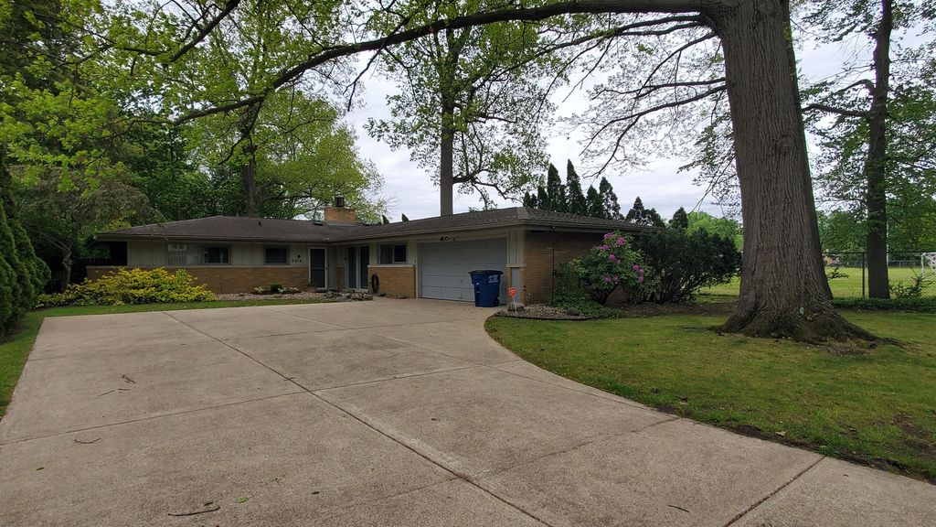 Photo of 2614 Maple Street, Michigan City, IN 46360 (MLS # 839119)