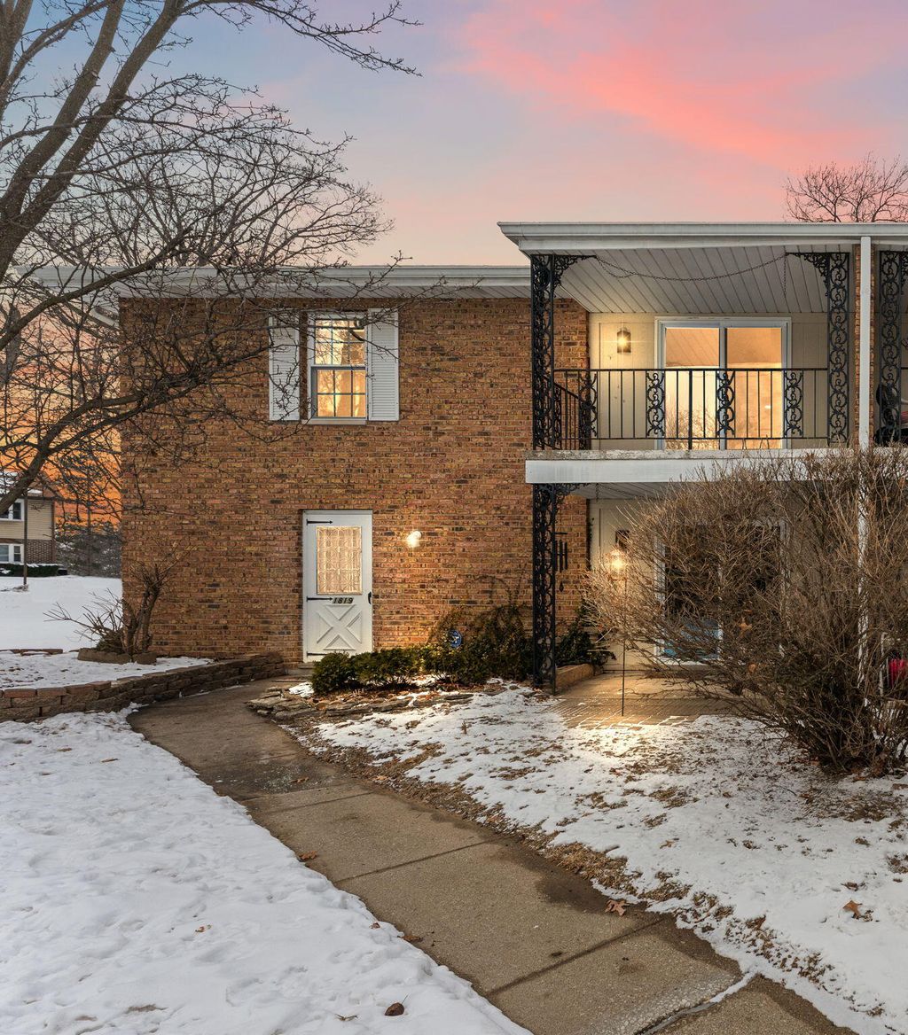 Photo of 1819 Burgundy Street, Schererville, IN 46375 (MLS # 833724)