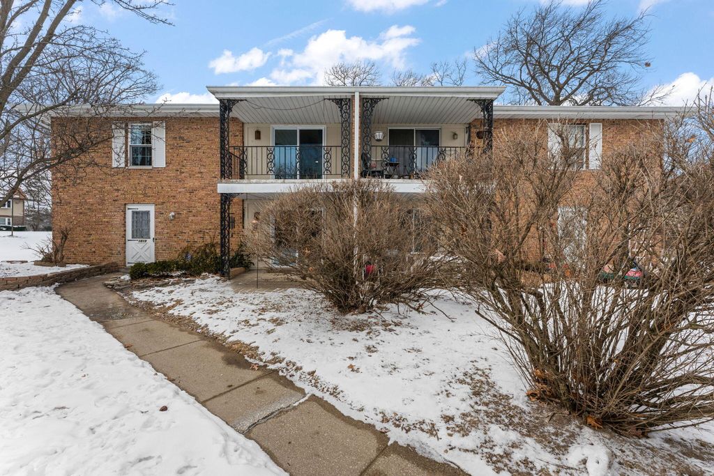 Photo of 1819 Burgundy Street, Schererville, IN 46375 (MLS # 833724)