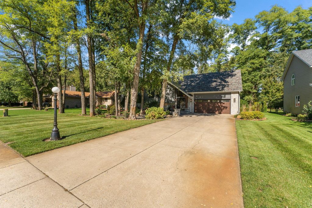 Photo of 6666 Vienna Avenue, Portage, IN 46368 (MLS # 829295)