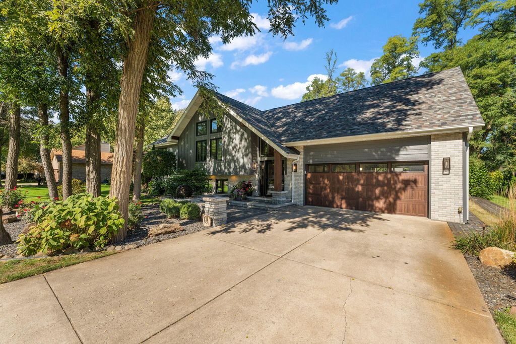 Photo of 6666 Vienna Avenue, Portage, IN 46368 (MLS # 829295)