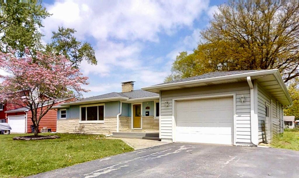 Photo of 2900 Mcafee Drive, Hobart, IN 46342 (MLS # 838268)