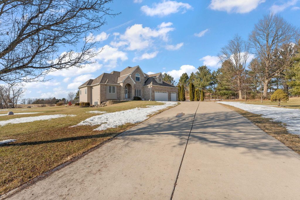Photo of 148 Timber Point Court, Valparaiso, IN 46385 (MLS # 834071)