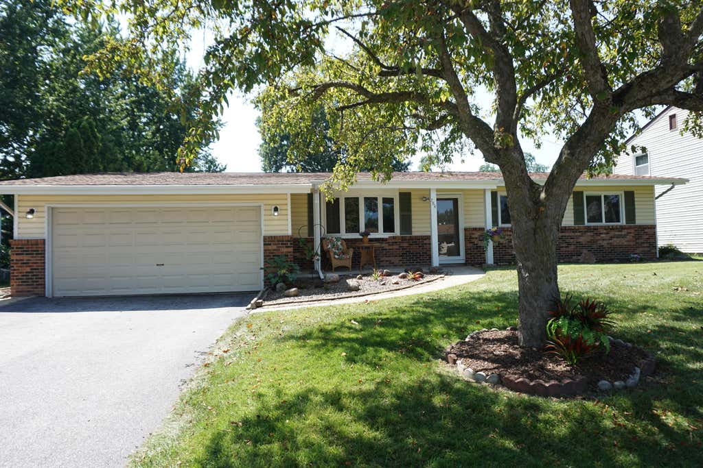 Photo of 784 Governor Road, Valparaiso, IN 46385 (MLS # 842275)