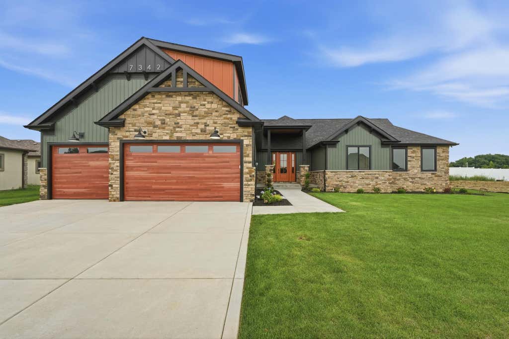 Photo of 7342 Brookhaven Drive, Crown Point, IN 46307 (MLS # 843267)