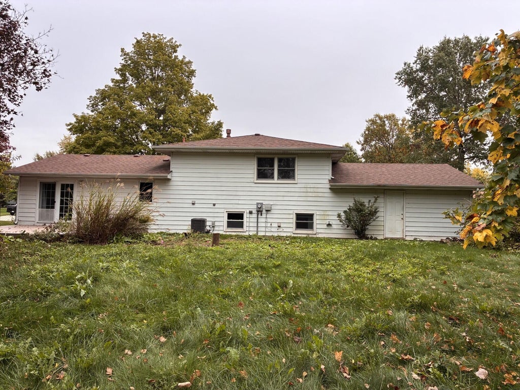 Photo of 3605 E Engel Drive, Valparaiso, IN 46383 (MLS # 847296)