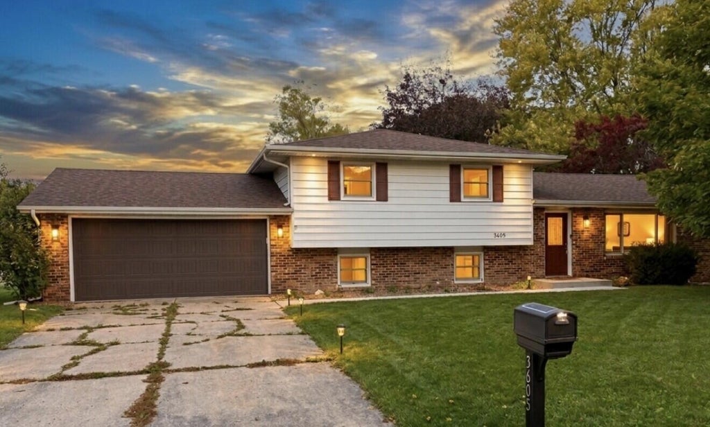 Photo of 3605 E Engel Drive, Valparaiso, IN 46383 (MLS # 847296)
