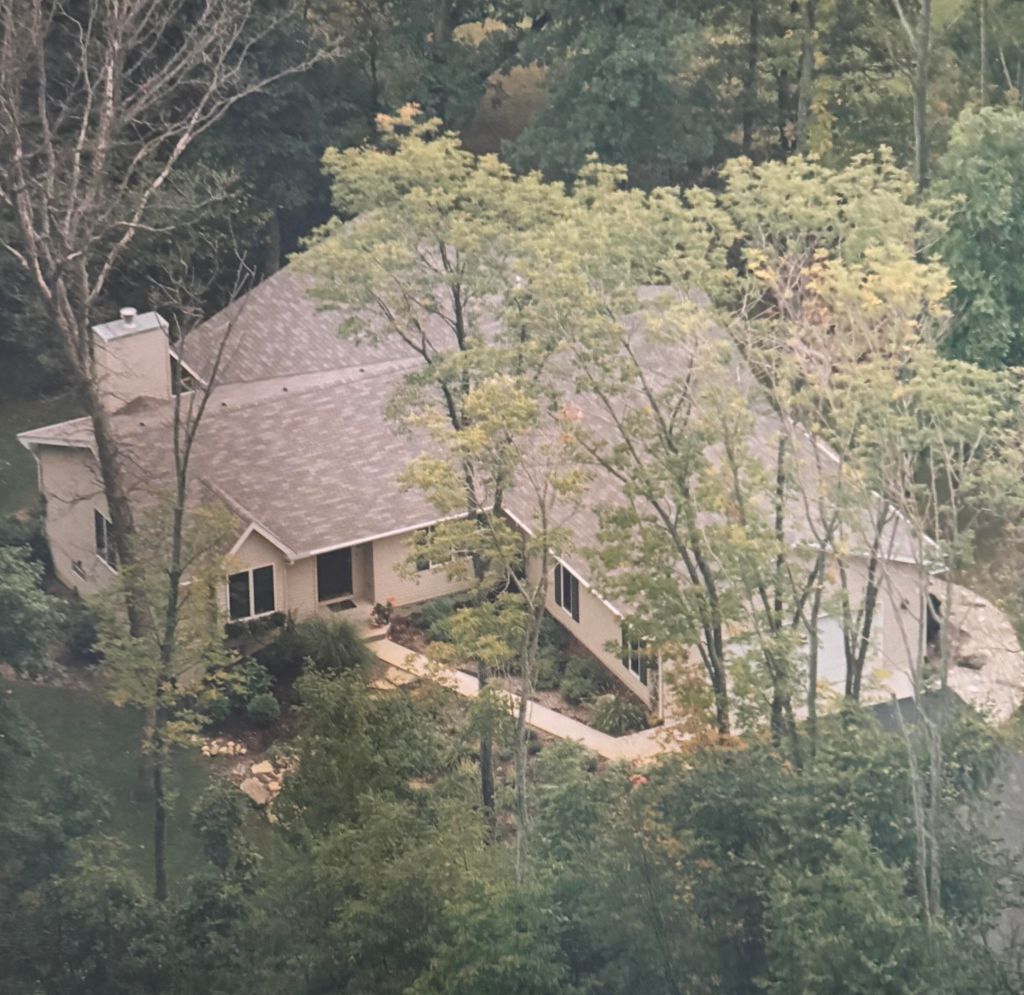 Photo of 394 W Brookwood Court, Valparaiso, IN 46385 (MLS # 829365)