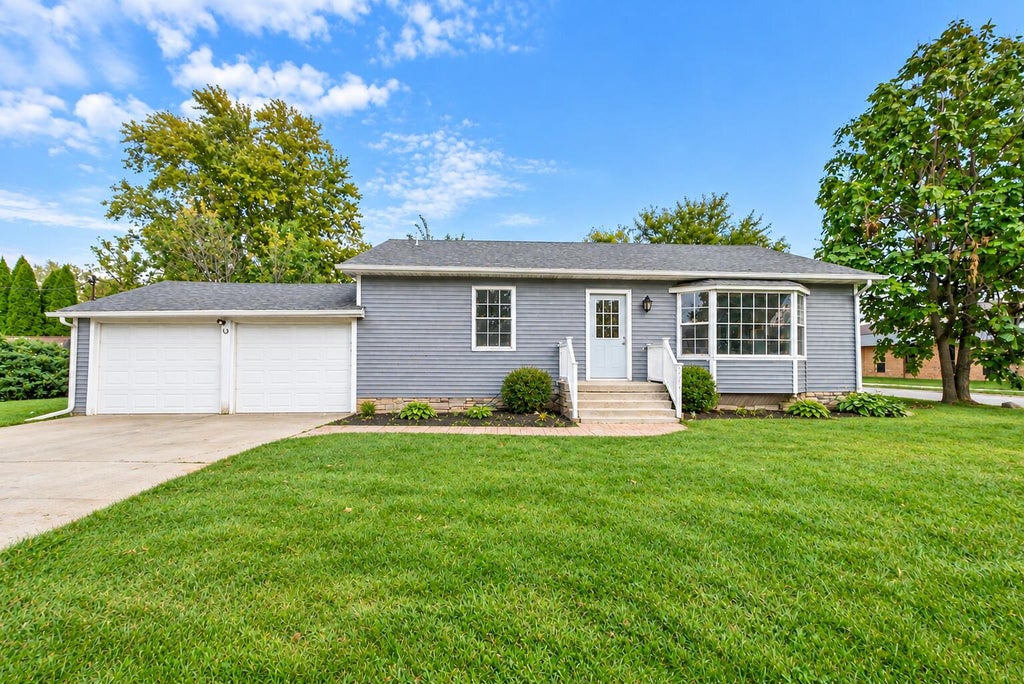 Photo of 6916 W 129th Avenue, Cedar Lake, IN 46303 (MLS # 847497)