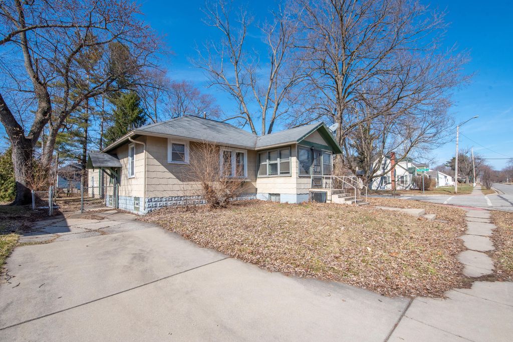 Photo of 1207 Valparaiso Street, Valparaiso, IN 46383 (MLS # 834724)