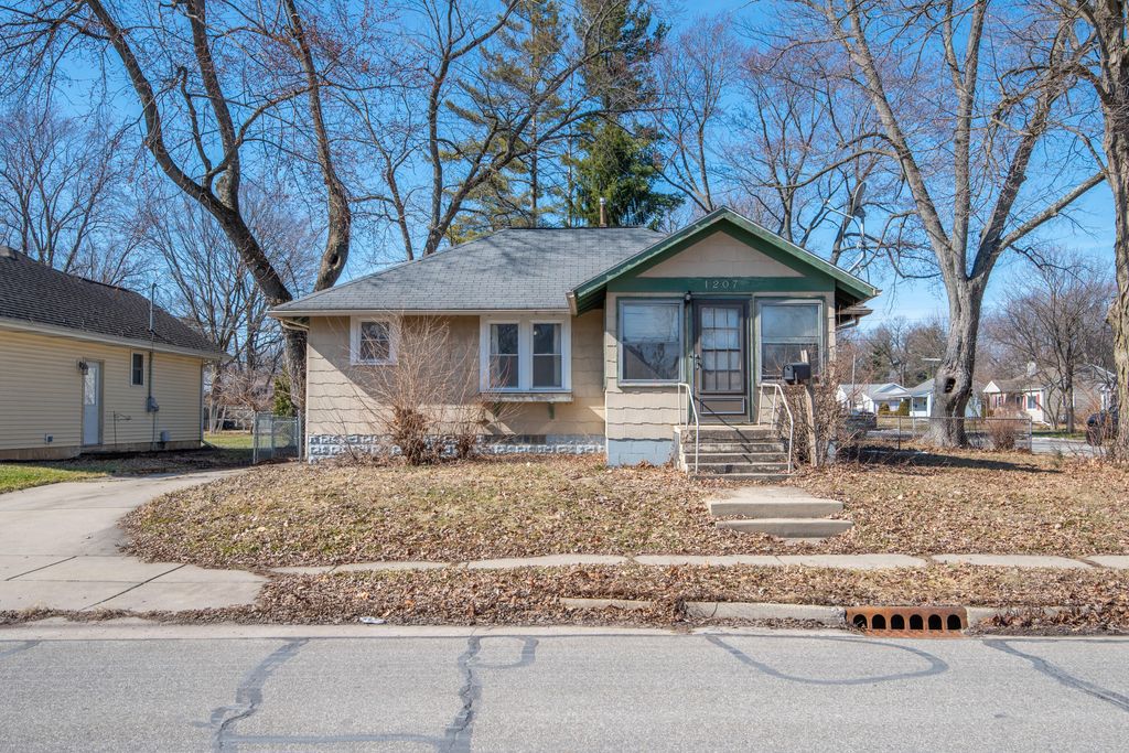 Photo of 1207 Valparaiso Street, Valparaiso, IN 46383 (MLS # 834724)