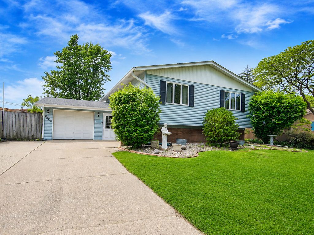 Photo of 9502 Forrest Drive, Highland, IN 46322 (MLS # 839813)