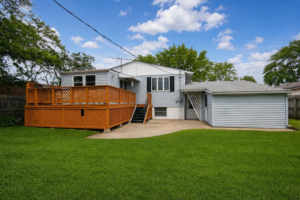 Photo of 9502 Forrest Drive, Highland, IN 46322 (MLS # 839813)