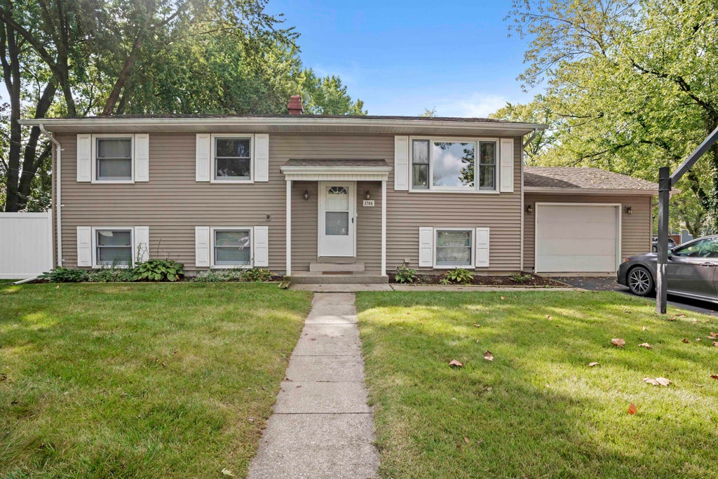 Photo of 1706 Mccord Road, Valparaiso, IN 46383 (MLS # 842263)