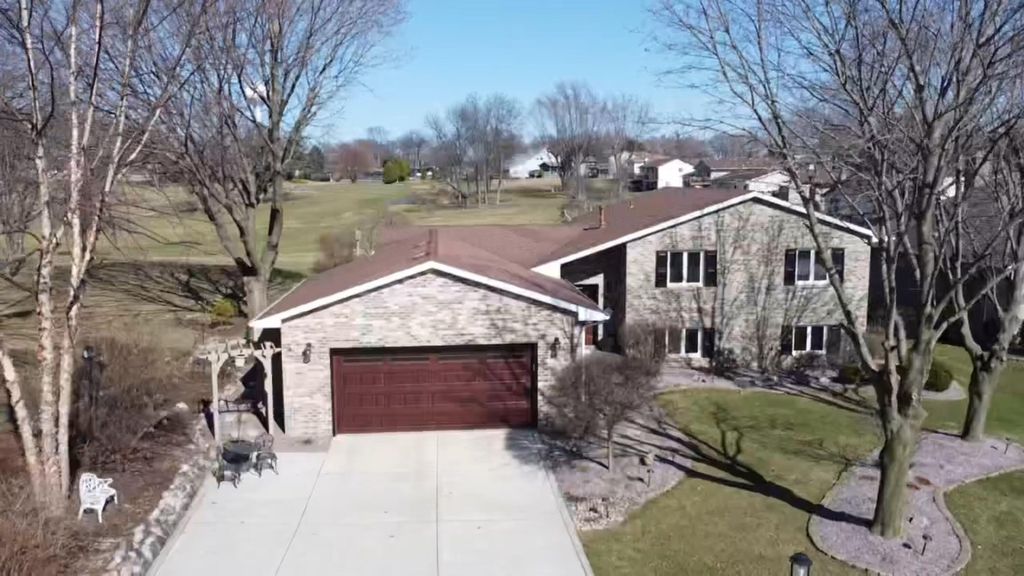 Photo of 3002 Sunrise Drive, Crown Point, IN 46307 (MLS # 835171)